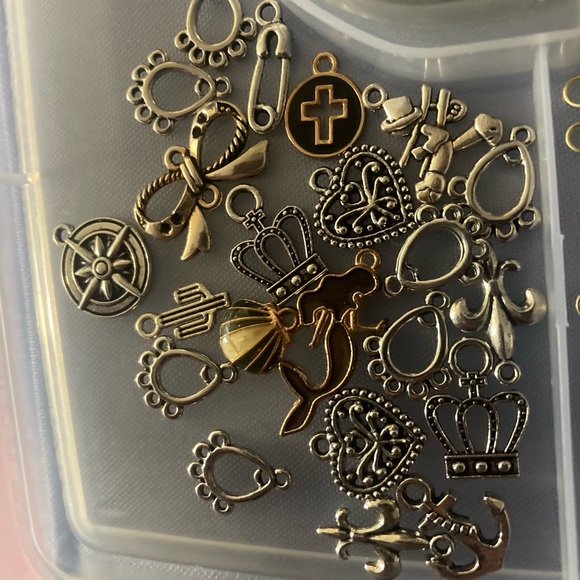 Mix of Assorted Silver & Gold Pendants / Jewelry Making Charms - Approx 20 Pc - Picture 2 of 3